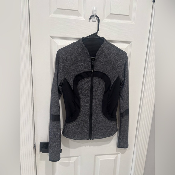 lululemon athletica Jackets & Blazers - Lululemon reversible bliss jacket Women's Gray and Black Size:S